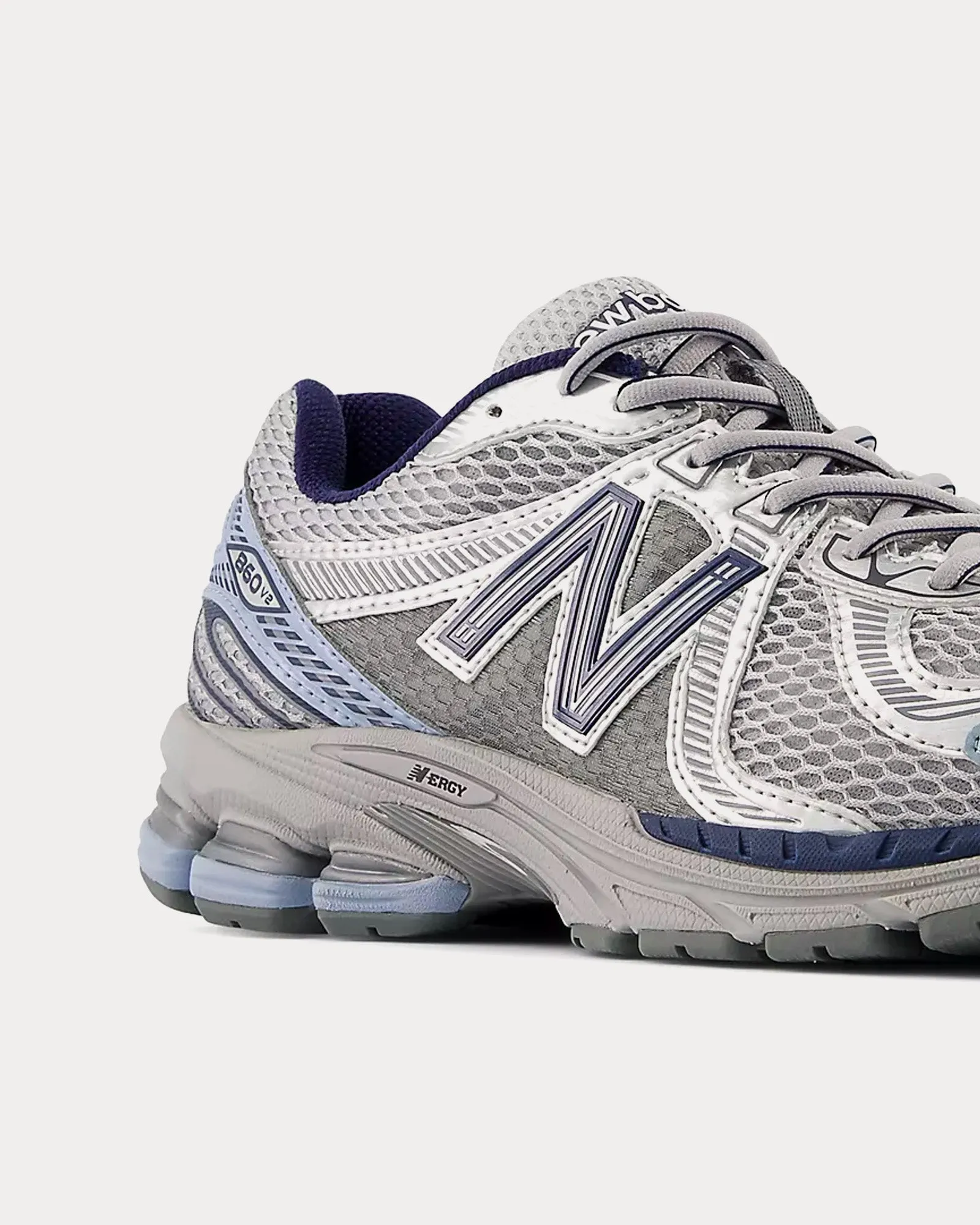 860V2 Raincloud / Light Arctic Grey / NB Navy Low Top Sneakers