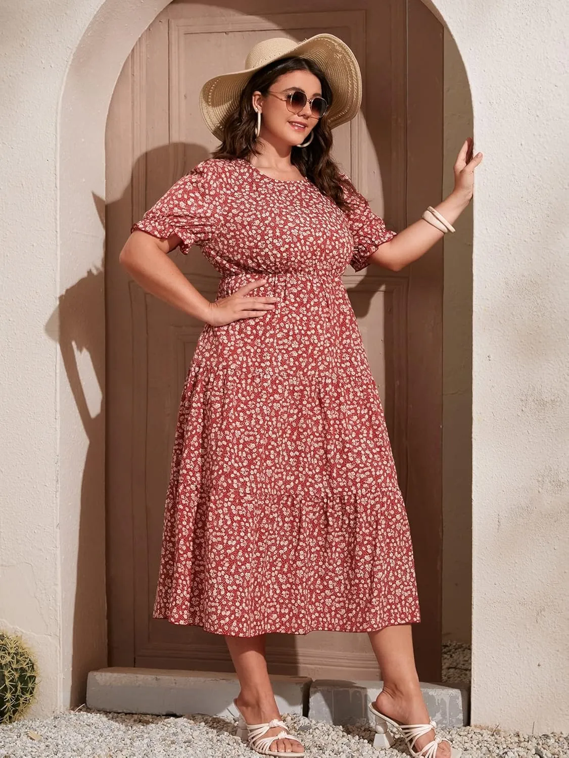 WDIRARA Women's Plus Size Ditsy Floral Halter Sleeveless High Waist Short Keyhole Back Dress