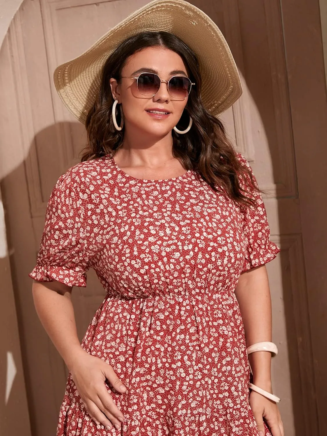 WDIRARA Women's Plus Size Ditsy Floral Halter Sleeveless High Waist Short Keyhole Back Dress